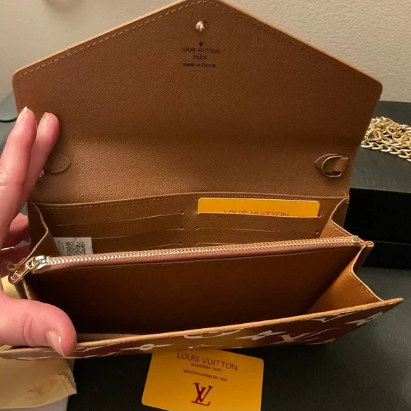 COPY - Handbag 🔥 - Picture 2 of 3